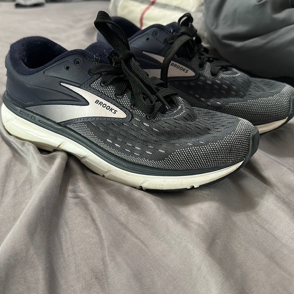 Brooks Dyad 11 Womens Running Shoes